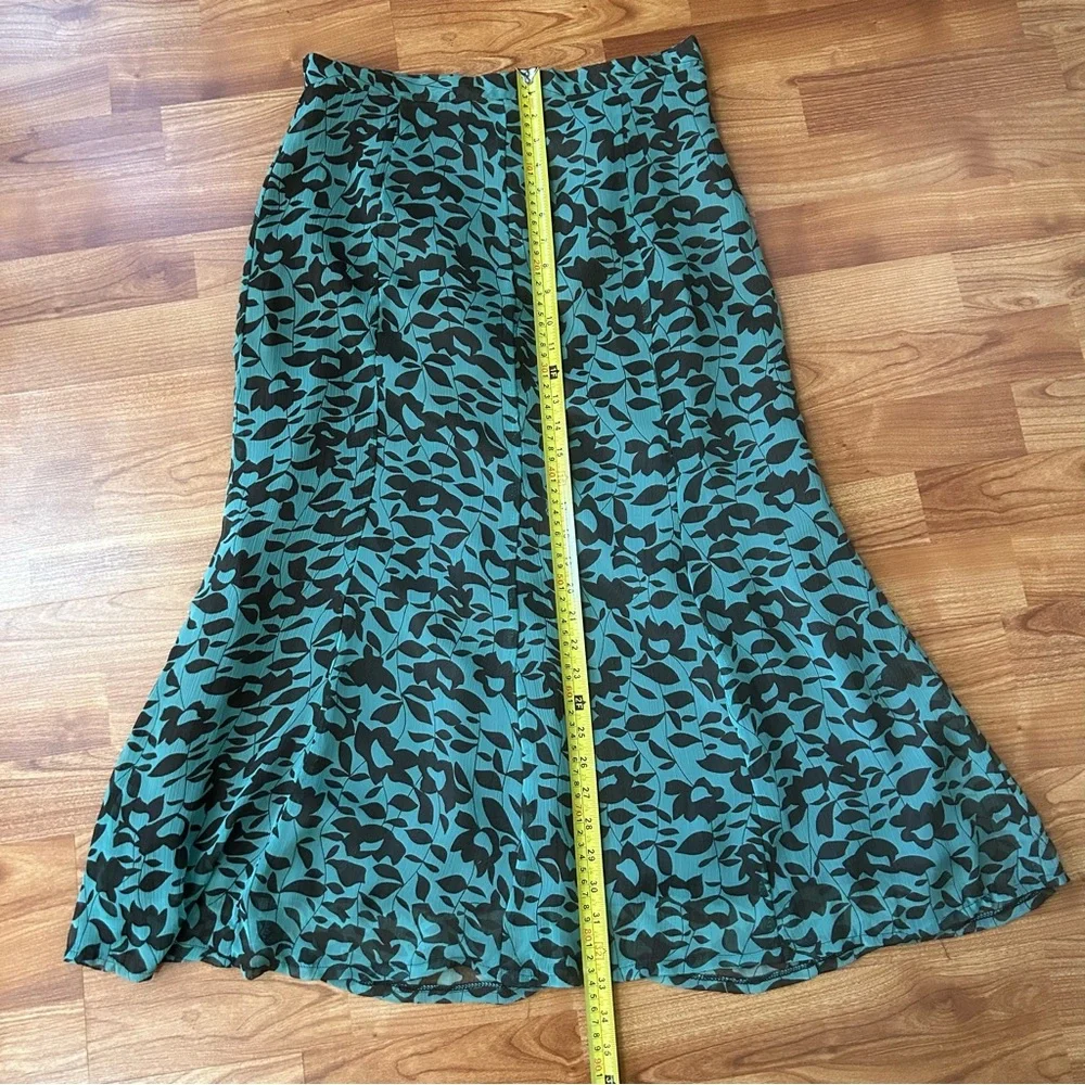 Green print skirt and blouse set - size M